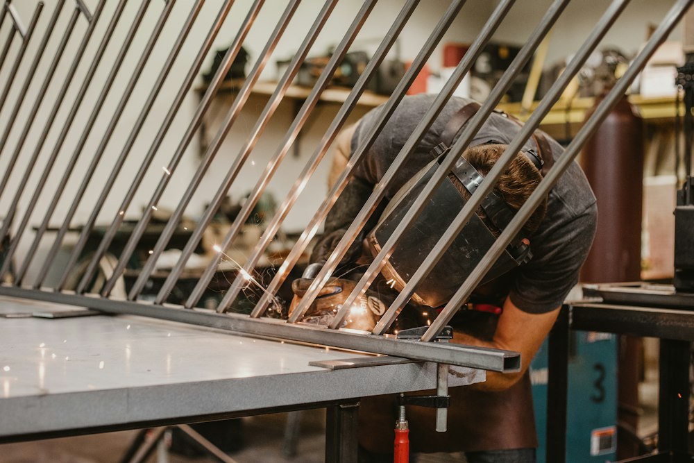 Rejas de fierro en fabricación en un taller, contacto de Protecciones y Rejas